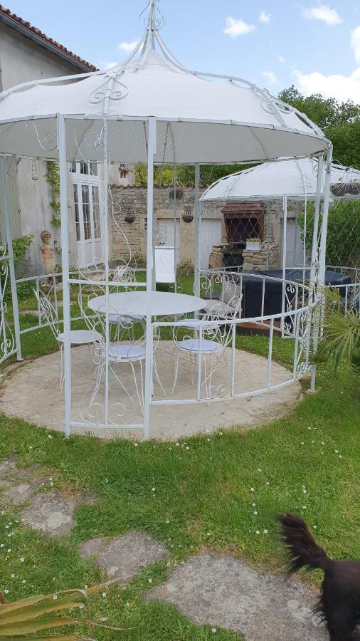 Apartament Chez Martine Hanc Zewnętrze zdjęcie