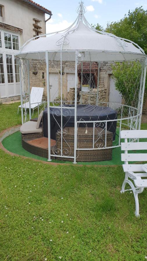Apartament Chez Martine Hanc Zewnętrze zdjęcie